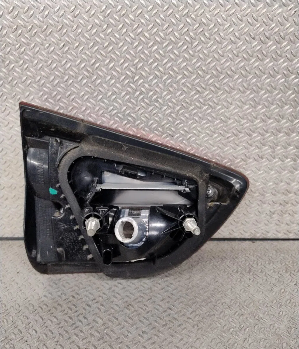 Feu arrière intérieur droit RENAULT CLIO 4 PHASE 1 BREAK occasion