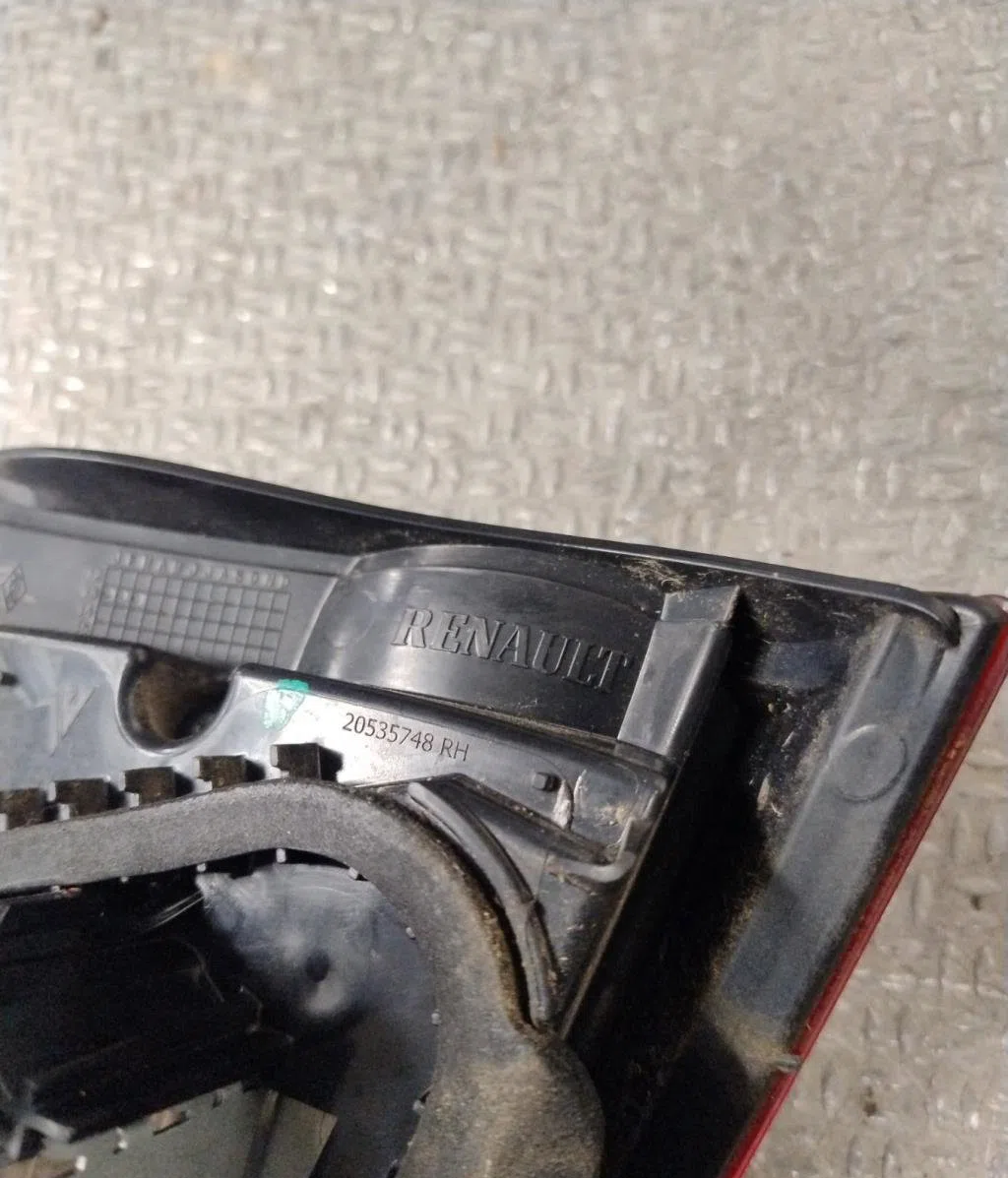 Feu arrière intérieur droit RENAULT CLIO 4 PHASE 1 BREAK occasion