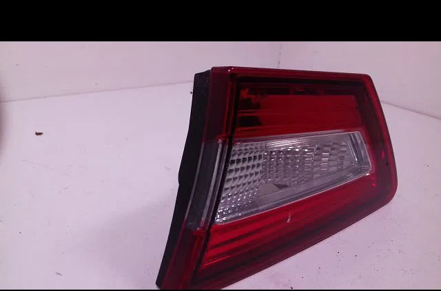 Feu arrière intérieur droit Renault CLIO IV (BH_) 0.9 tce 90 (2012) 5 portes occasion