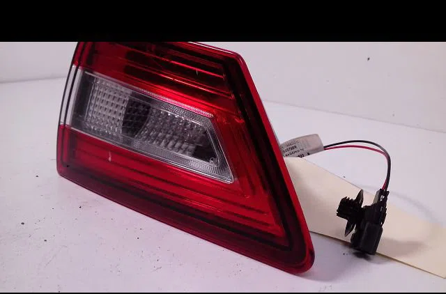 Feu arrière intérieur droit Renault CLIO IV (BH_) 0.9 tce 90 (2012) 5 portes occasion