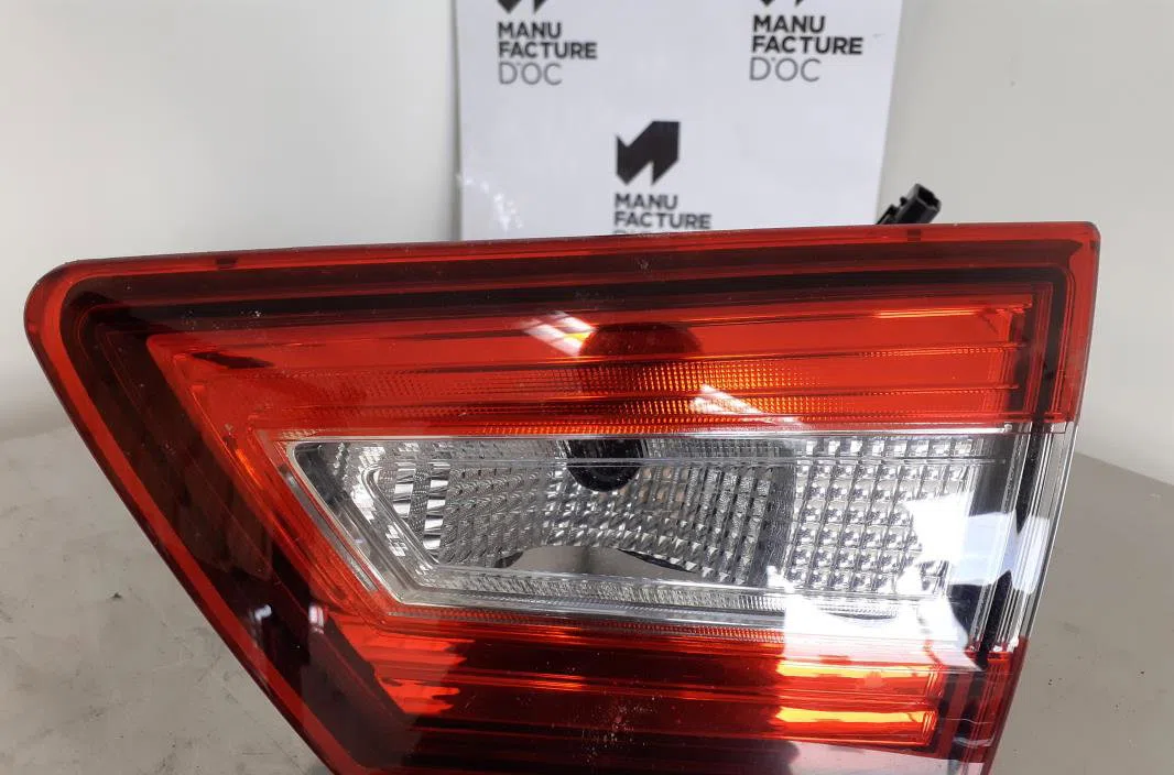 Feu arrière intérieur droit Renault CLIO IV (BH_) 0.9 tce 90 (2012) 5 portes occasion