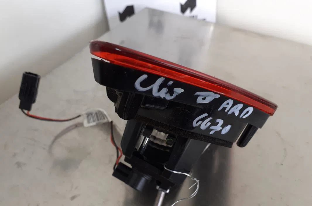 Feu arrière intérieur droit Renault CLIO IV (BH_) 0.9 tce 90 (2012) 5 portes occasion
