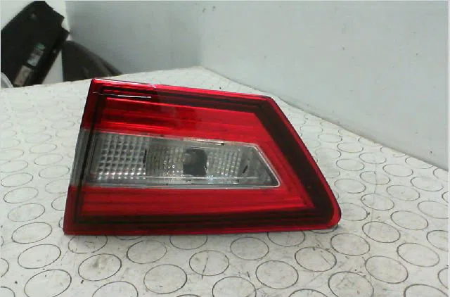 Feu arrière intérieur droit Renault CLIO IV (BH_) 1.2 16v (2012) occasion