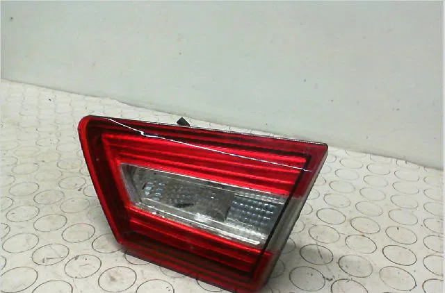 Feu arrière intérieur droit Renault CLIO IV (BH_) 1.2 16v (2012) occasion