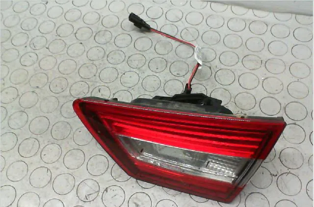 Feu arrière intérieur droit Renault CLIO IV (BH_) 1.2 16v (2012) occasion