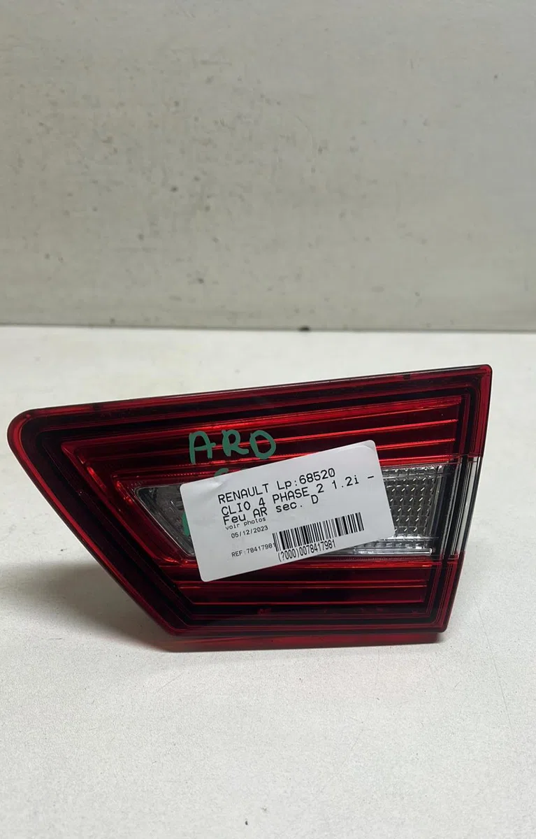Feu arrière intérieur droit Renault CLIO IV (BH_) 1.2 16v (2012) occasion