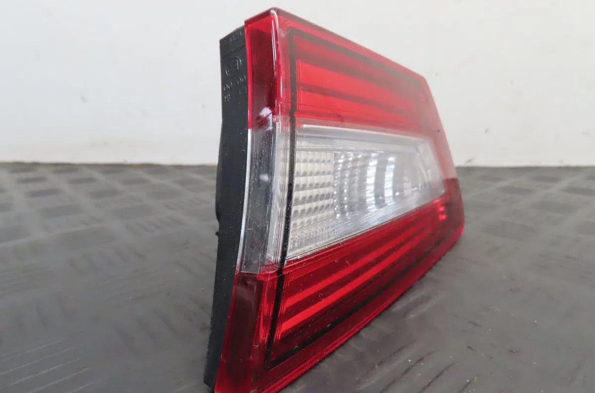 Feu arrière intérieur droit Renault CLIO IV (BH_) 1.2 tce 120 (bhau) (2016) occasion