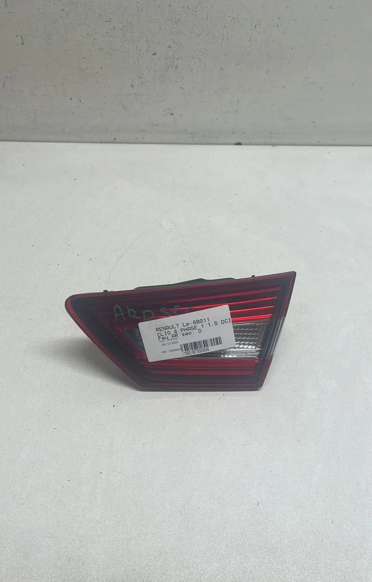 Feu arrière intérieur droit Renault CLIO IV (BH_) 1.5 dci 75 (2012) 5 portes occasion
