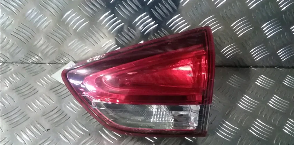 Feu arrière intérieur droit Renault CLIO IV Grandtour (KH_) 1.2 16v (2013) occasion
