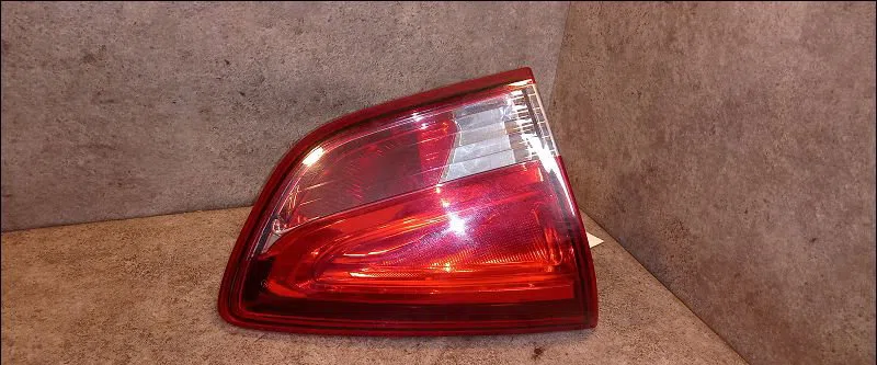Feu arrière intérieur droit Renault CLIO IV Grandtour (KH_) 1.5 dci 90 (khn3, khn4) (2012) 5 portes occasion