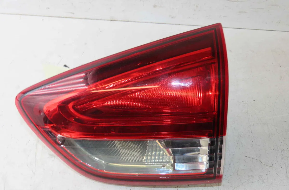 Feu arrière intérieur droit RENAULT CLIO IV occasion