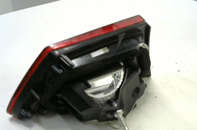 Feu arrière intérieur droit RENAULT CLIO IV Phase 2 08-2016 0.9i TCE occasion