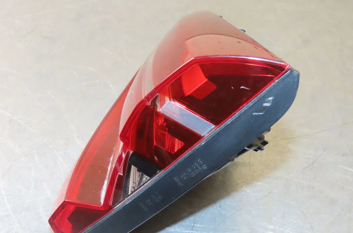 Feu arrière intérieur droit Renault CLIO V (B7_) 1.0 sce 65 (b7mg) (2021) occasion