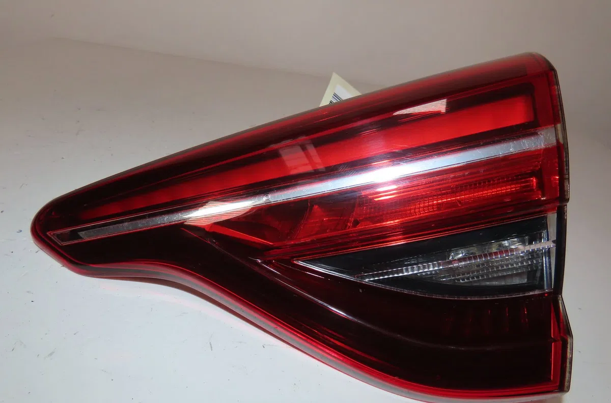 Feu arrière intérieur droit Renault CLIO V (B7_) 1.6 e-tech 140 (b7mu) (2020) occasion