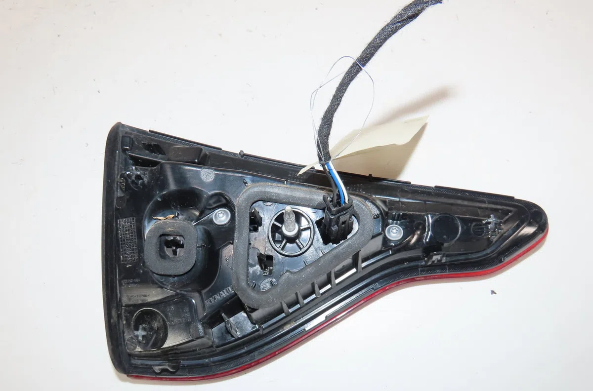 Feu arrière intérieur droit Renault CLIO V (B7_) 1.6 e-tech 140 (b7mu) (2020) occasion