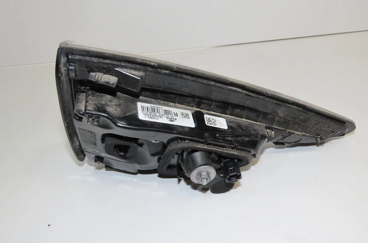 Feu arrière intérieur droit Renault CLIO V (B7_) 1.6 e-tech 140 (b7mu) (2020) occasion