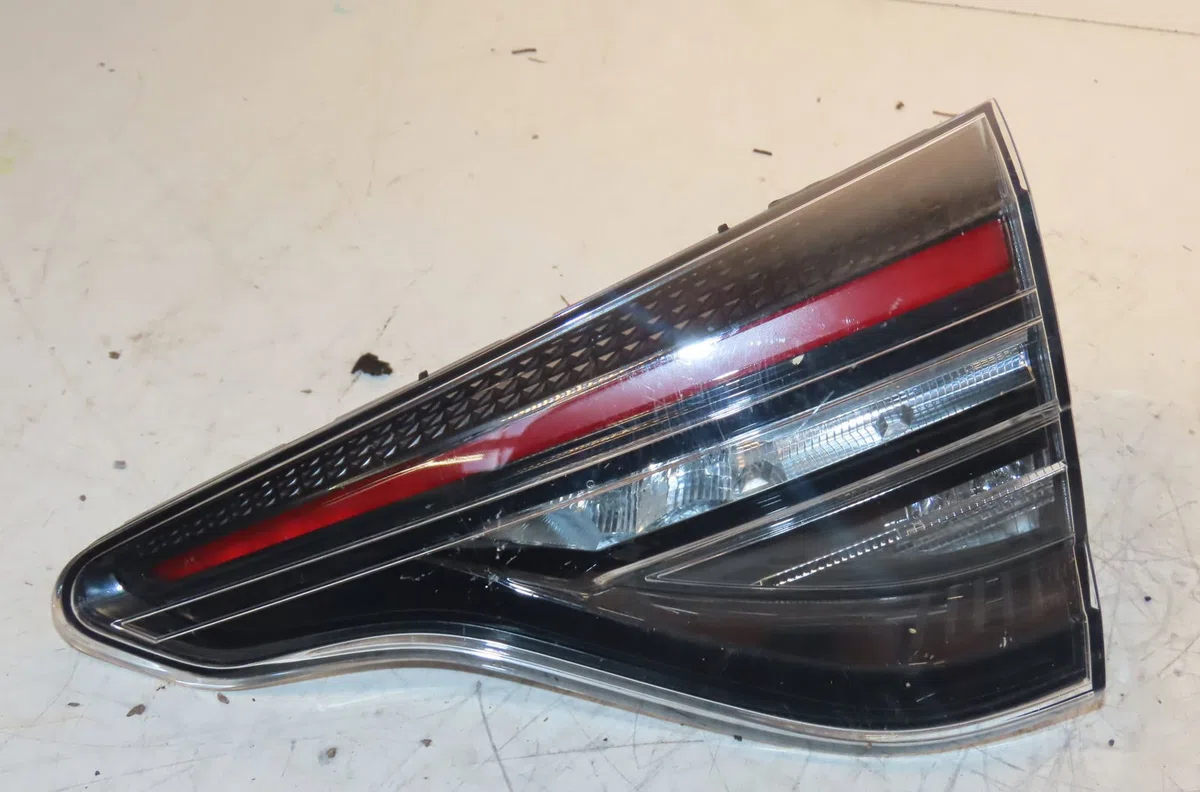 Feu arrière intérieur droit Renault CLIO V (B7_) Tce 90 (b7mt) (2020) occasion