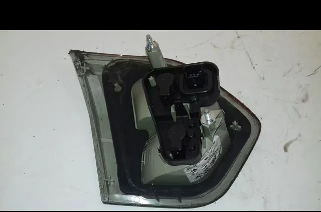 Feu arrière intérieur droit Renault FLUENCE (L3_) 1.5 dci (l30a) (2010) occasion