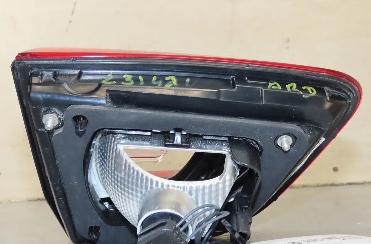 Feu arrière intérieur droit Renault KADJAR (HA_, HL_) 1.5 dci 110 (hla3) (2015) occasion