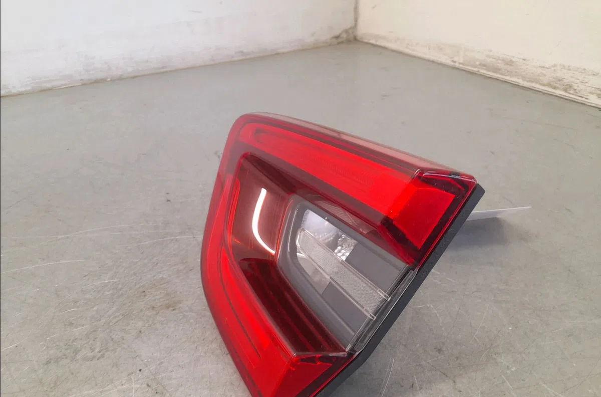 Feu arrière intérieur droit Renault KADJAR (HA_, HL_) 1.6 dci 130 (2015) occasion