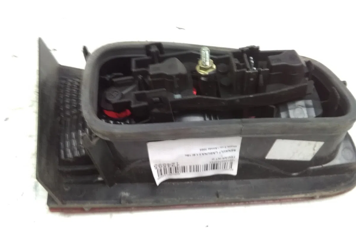 Feu arrière intérieur droit RENAULT LAGUNA 1.6I 16V 2005 occasion
