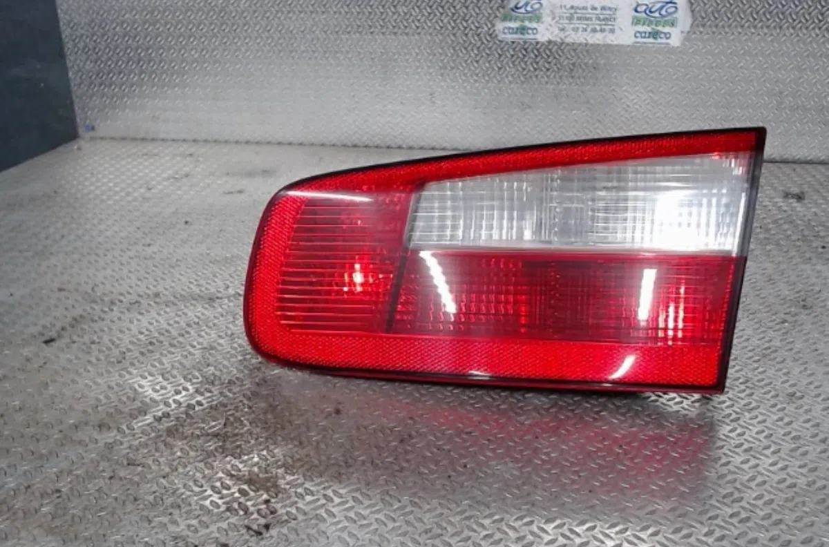 Feu arrière intérieur droit RENAULT LAGUNA 2  LAGUNA 2 PHASE 1 occasion