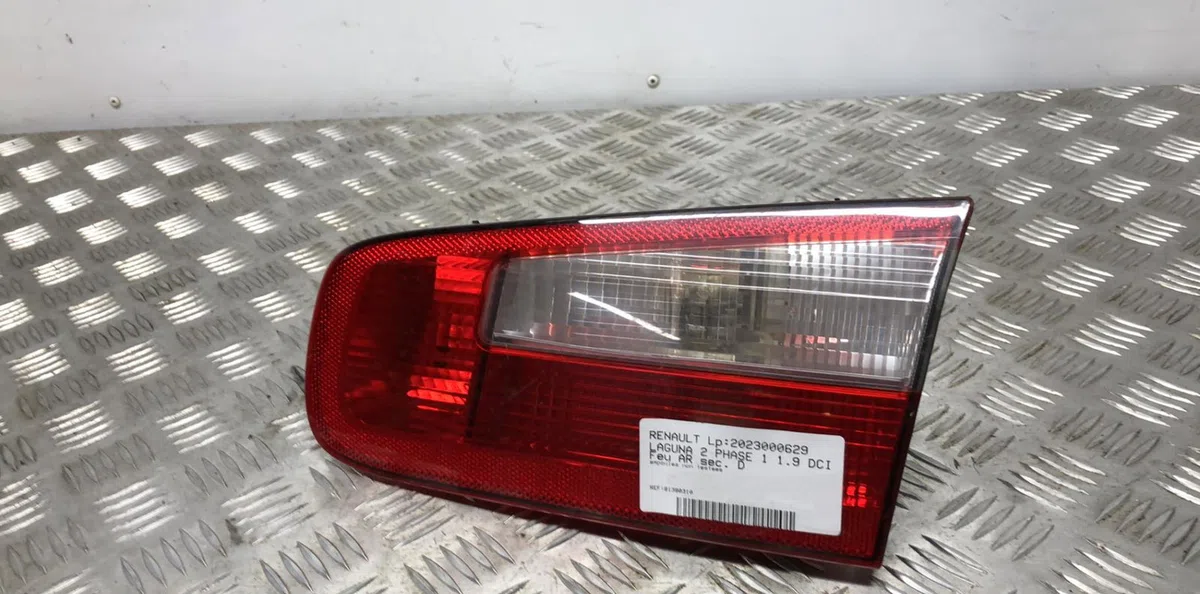Feu arrière intérieur droit RENAULT LAGUNA 2 PHASE 1 occasion