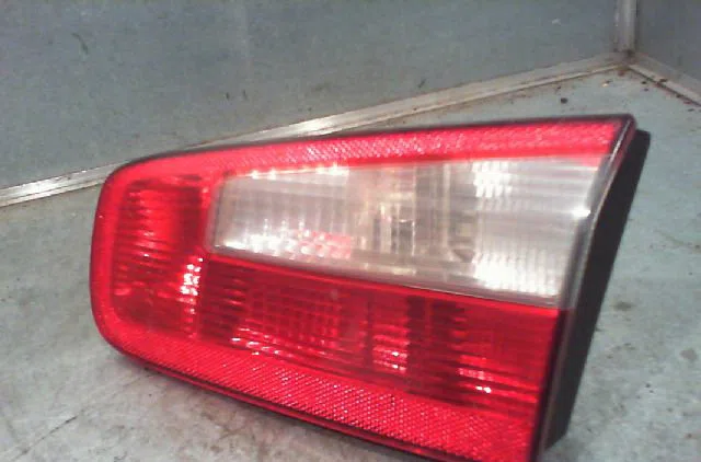 Feu arrière intérieur droit RENAULT LAGUNA 2002 occasion