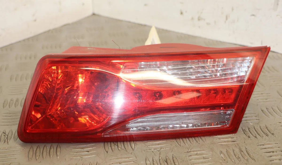 Feu arrière intérieur droit Renault LAGUNA Coupé (DT0-1) 2.0 dci (dt01, dt08, dt09, dt0k, dt12, dt1c, dt1d, dt1m,... (20