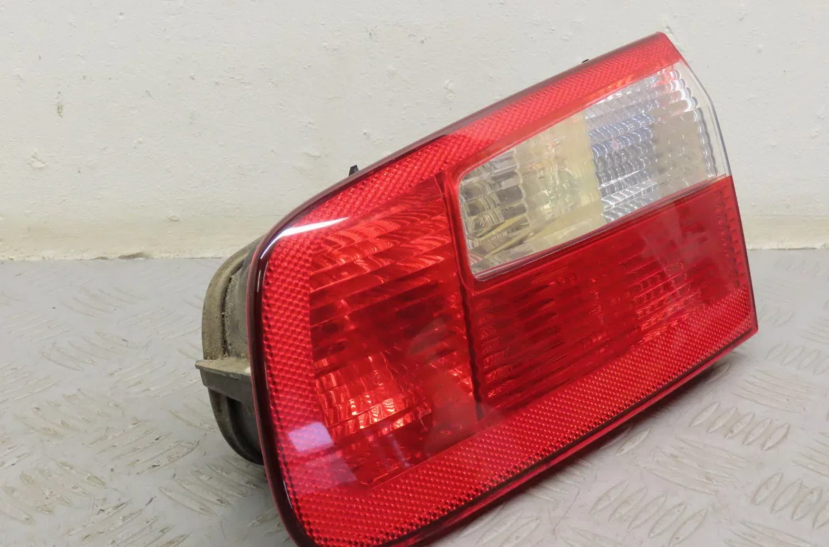 Feu arrière intérieur droit Renault LAGUNA I (B56_, 556_) 1.6 16v (b568, b561) (1997-2001) occasion