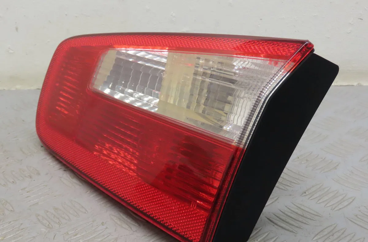 Feu arrière intérieur droit Renault LAGUNA I (B56_, 556_) 1.6 16v (b568, b561) (1997-2001) occasion