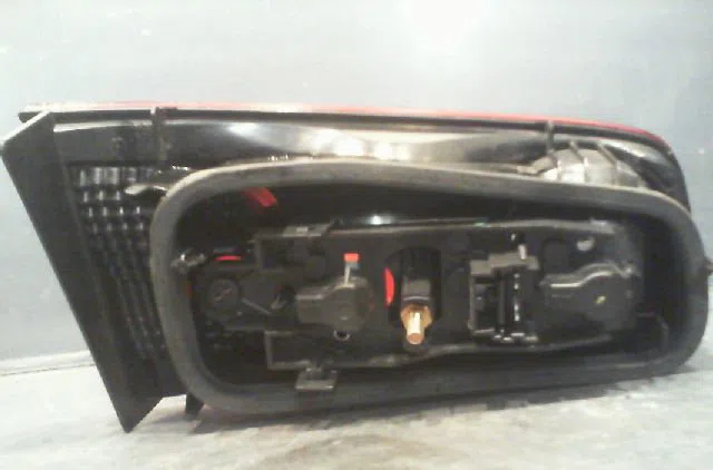 Feu arrière intérieur droit Renault LAGUNA II (BG0-1_) 1.6 16v (bg1g, bg1h) (2005-2007) occasion