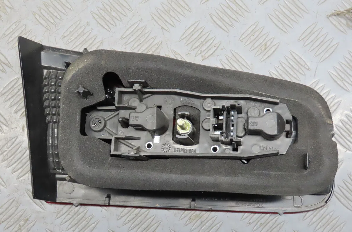 Feu arrière intérieur droit Renault LAGUNA II (BG0-1_) 1.9 dci (bg1a, bg1w, bg0g) (2005-2007) occasion