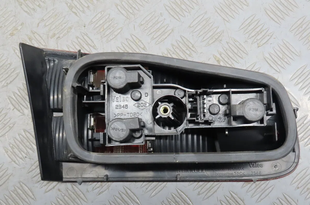 Feu arrière intérieur droit Renault LAGUNA II (BG0-1_) 2.2 dci (2005-2007) occasion