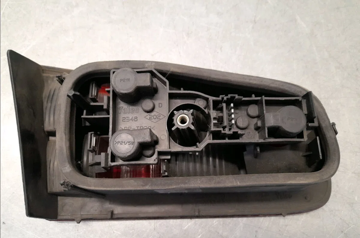 Feu arrière intérieur droit RENAULT LAGUNA II occasion