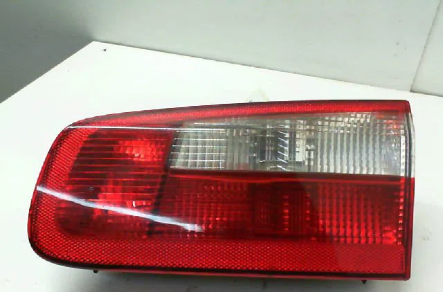 Feu arrière intérieur droit RENAULT LAGUNA II Phase 1 11-2000--03-2005 1.9 DCI 110ch occasion