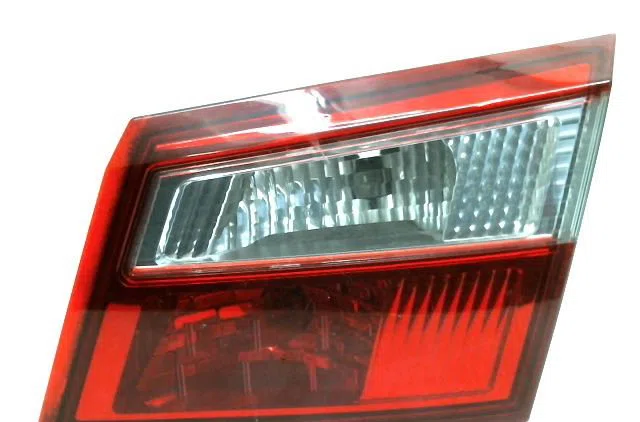 Feu arrière intérieur droit RENAULT LATITUDE occasion