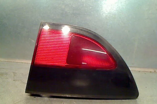 Feu arrière intérieur droit RENAULT MEGANE 1997 occasion