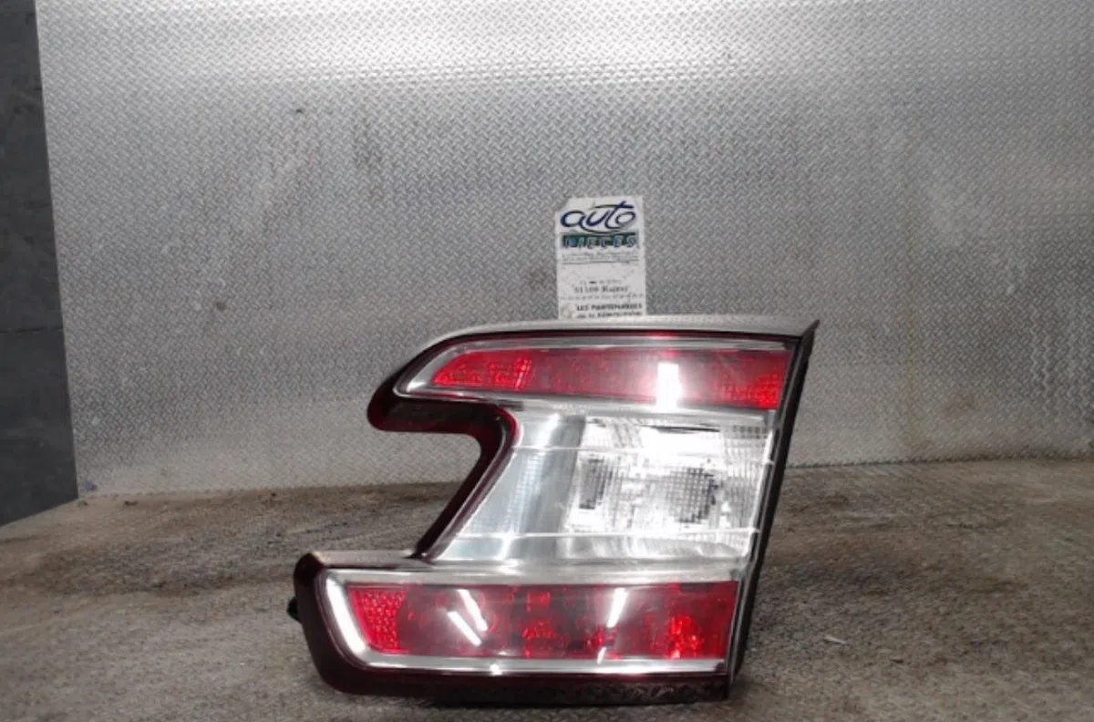 Feu arrière intérieur droit RENAULT MEGANE 3  MEGANE 3 PHASE 1 BREAK occasion
