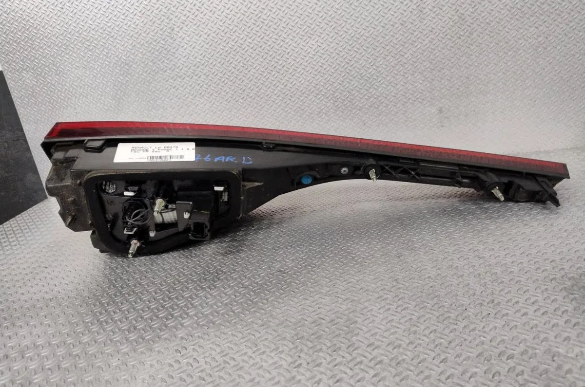 Feu arrière intérieur droit RENAULT MEGANE 4  MEGANE 4 PHASE 1 occasion