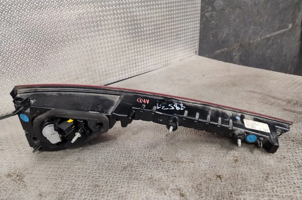 Feu arrière intérieur droit RENAULT MEGANE 4 PHASE 1 BREAK occasion