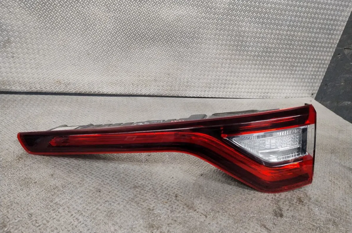 Feu arrière intérieur droit RENAULT MEGANE 4 PHASE 1 BREAK occasion