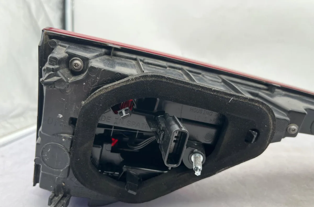 Feu arrière intérieur droit RENAULT MEGANE 4 PHASE 1 BREAK occasion