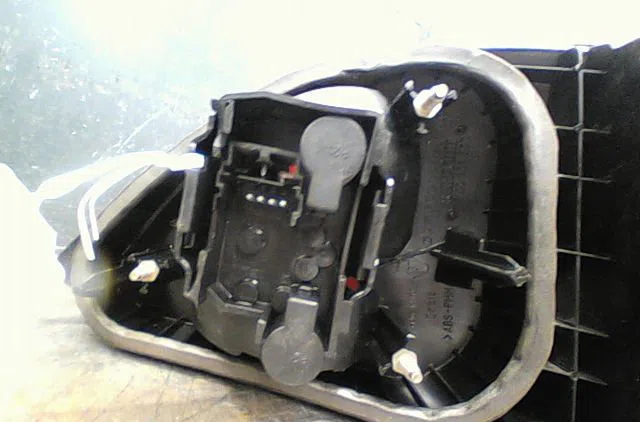 Feu arrière intérieur droit Renault MEGANE I Classic (LA0-1_) 1.6 e (la0f, la0s) (1996-1999) occasion