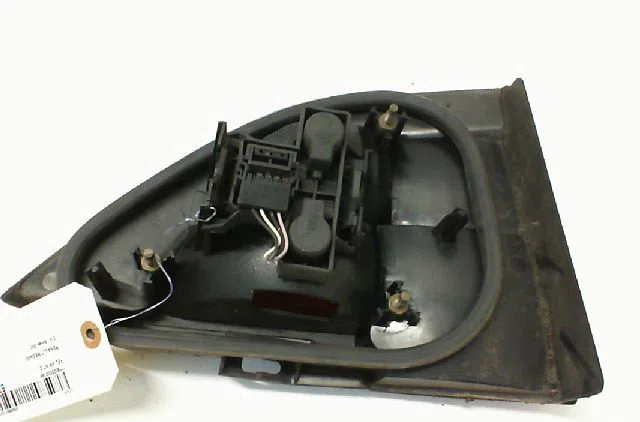 Feu arrière intérieur droit RENAULT MEGANE I Phase 2 03-1999--06-2003 1.9 DCI occasion