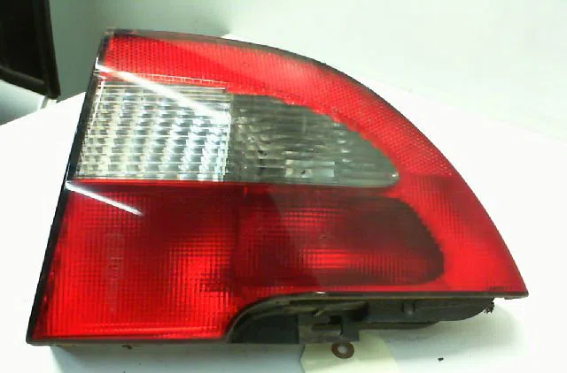 Feu arrière intérieur droit RENAULT MEGANE I Phase 2 03-1999--06-2003 1.9 DCI occasion