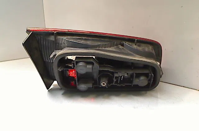 Feu arrière intérieur droit Renault MEGANE II (BM0-1_, CM0-1_) 1.5 dci (bm0f, bm0t, bm2b, cm0f, cm0t) (2002-2008) 5 port