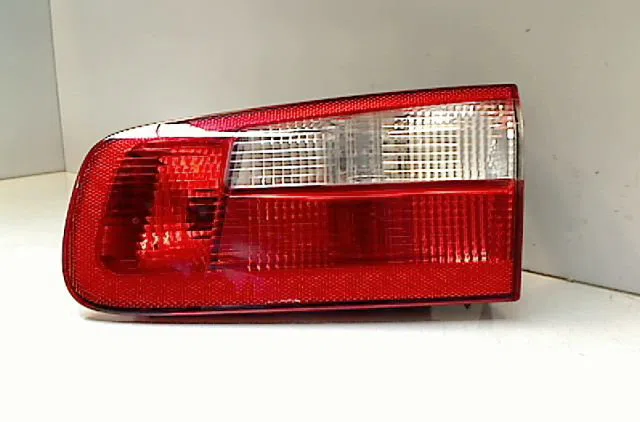 Feu arrière intérieur droit Renault MEGANE II (BM0-1_, CM0-1_) 1.5 dci (bm0f, bm0t, bm2b, cm0f, cm0t) (2002-2008) 5 port