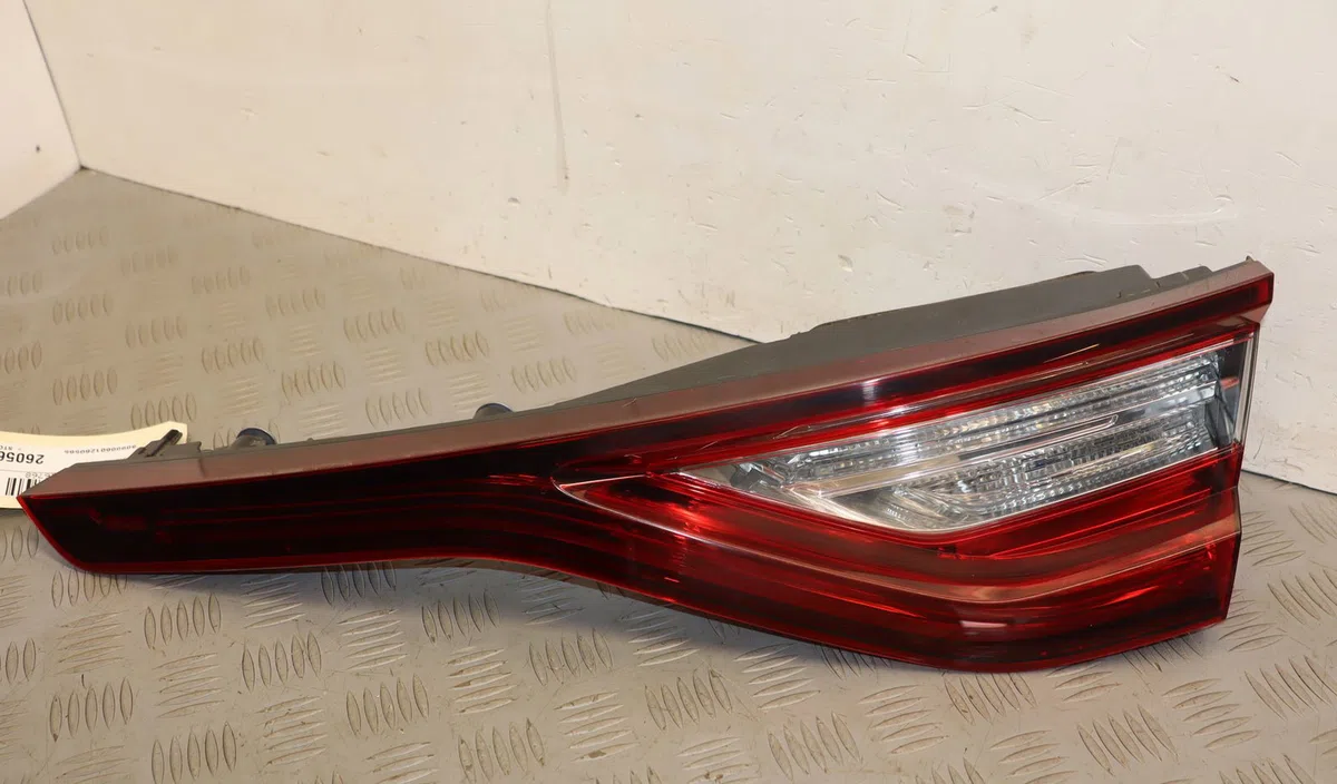 Feu arrière intérieur droit Renault MEGANE IV 3-5 portes (B9A-M-N_) 1.2 tce 100 (b9ms) (2015) occasion