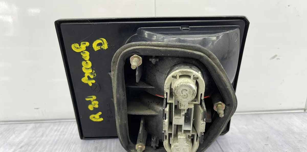 Feu arrière intérieur droit RENAULT R21 PHASE 2 BREAK occasion
